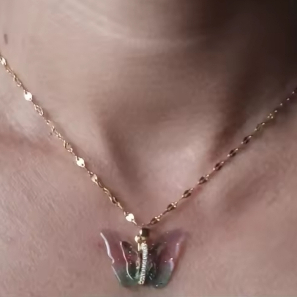 Elegant Gold Colorful Crystal Charm Butterfly Pendant Necklace - Picture 7 of 8